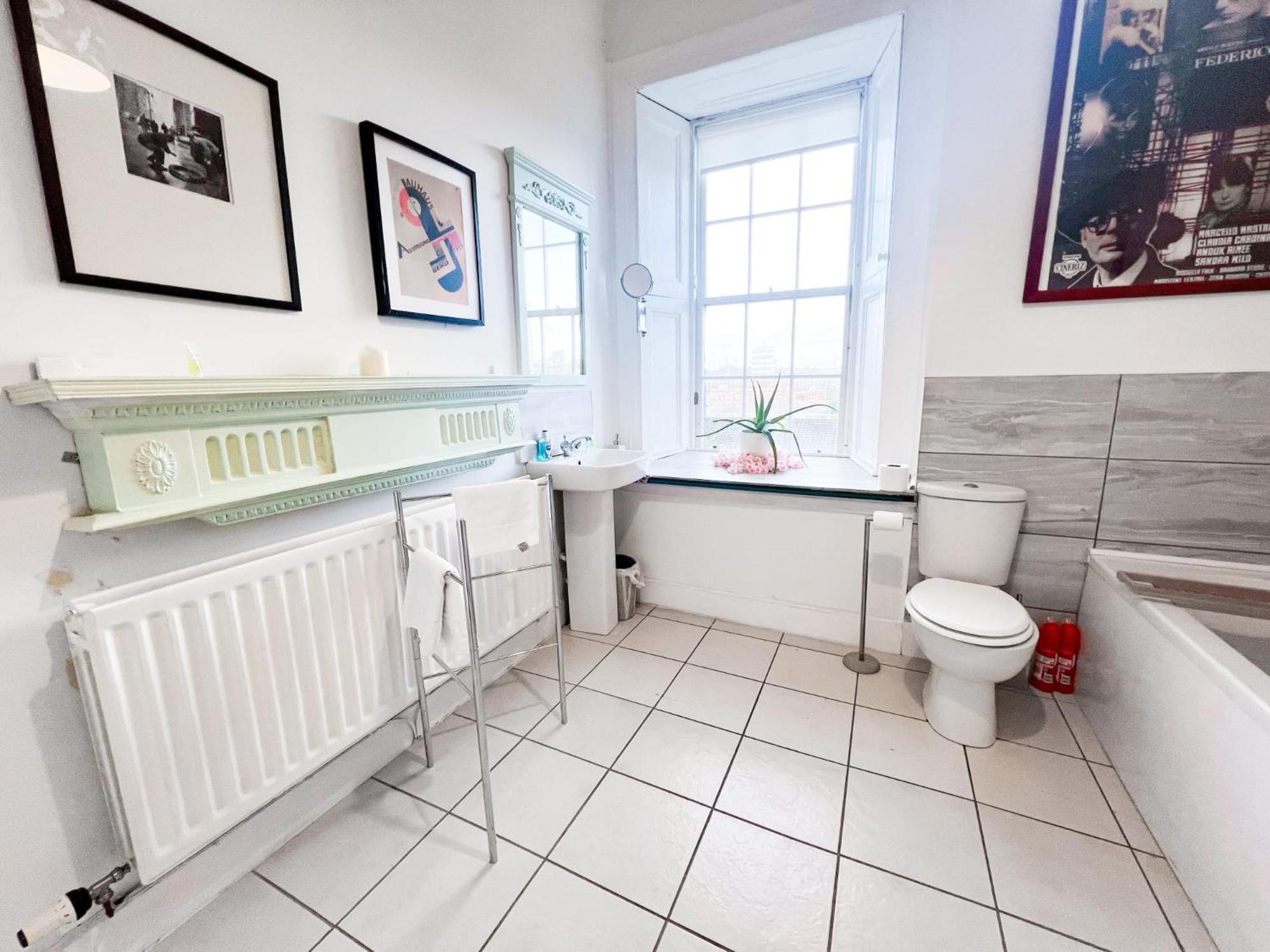 Garnethill Charm 3 Bed Flat Глазго