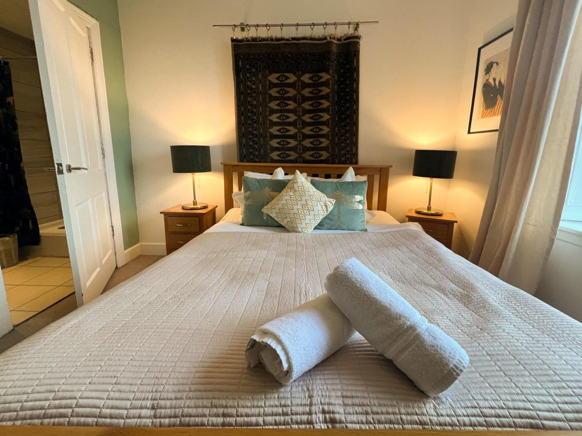 Апартаменты Garnethill Charm 3 Bed Flat *
